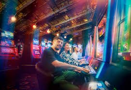 Antarmuka permainan bingo di rogtoto menampilkan kartu dengan angka dan undian real-time